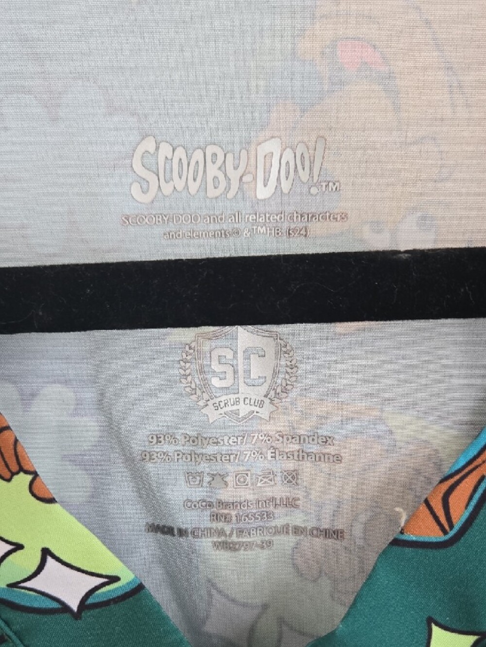 Scooby Doo Character V-Neck Short Sleeve Top with Pockets - Picture 3 of 11